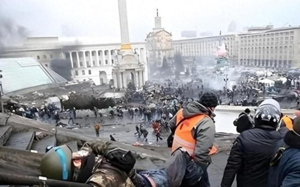 炒股配资资讯网 普京先发制人, 俄军60枚导弹直击要害, 乌全境告急, F-16机毁人亡